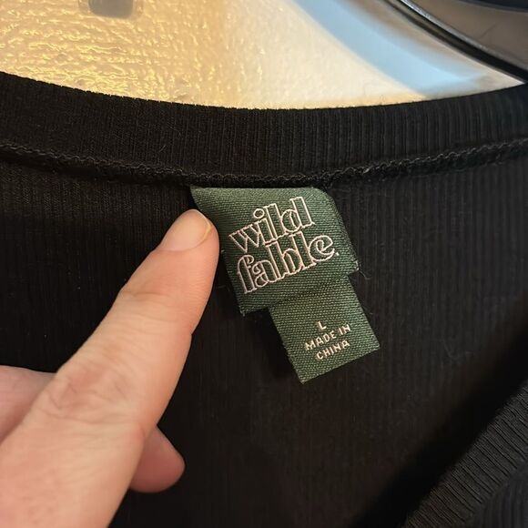 Wild Fable Women’s Long Sleeve Black Heart Cropped Ribbed T-shirt Size Large - Picture 4 of 5